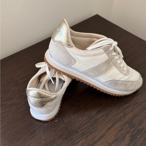 J. Crew White and Gold Sneakers with Retro Design | size 8